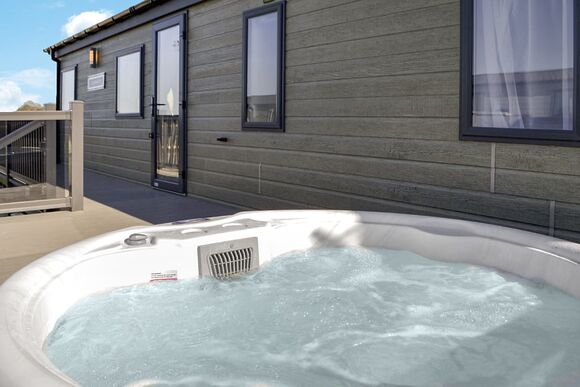 Daisy Premier - Home Farm Park Lakeside Retreat, Burgh le Marsh