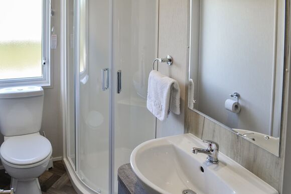 Daisy Premier - Home Farm Park Lakeside Retreat, Burgh le Marsh