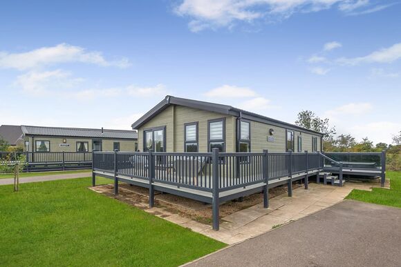 Honeysuckle - Home Farm Park Lakeside Retreat, Burgh le Marsh