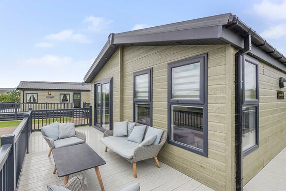 Honeysuckle - Home Farm Park Lakeside Retreat, Burgh le Marsh