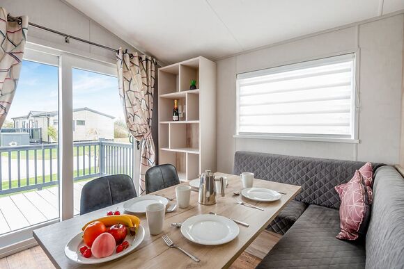 Honeysuckle - Home Farm Park Lakeside Retreat, Burgh le Marsh