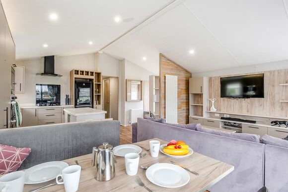 Honeysuckle - Home Farm Park Lakeside Retreat, Burgh le Marsh