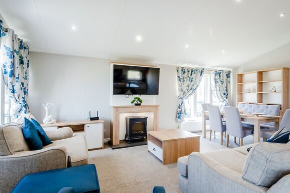 Bramble - Home Farm Park Lakeside Retreat, Burgh le Marsh