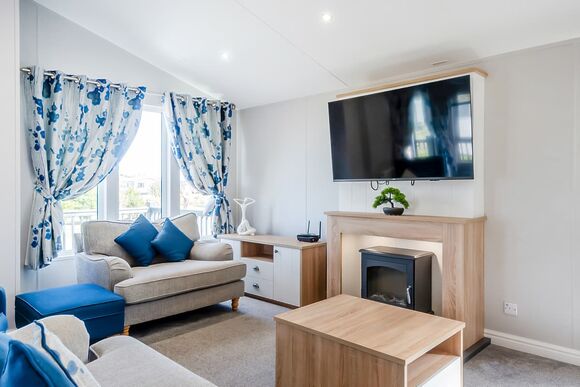 Bramble - Home Farm Park Lakeside Retreat, Burgh le Marsh