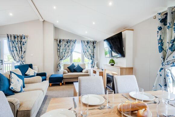 Bramble - Home Farm Park Lakeside Retreat, Burgh le Marsh