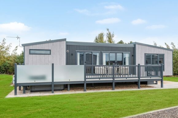 Betony - Home Farm Park Lakeside Retreat, Burgh le Marsh