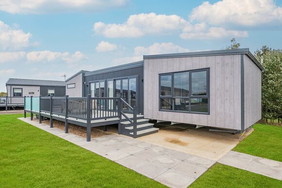 Betony - Home Farm Park Lakeside Retreat, Burgh le Marsh