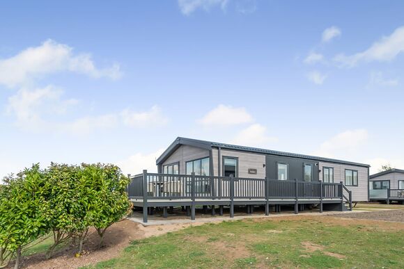 Mallow Lakeside - Home Farm Park Lakeside Retreat, Burgh le Marsh