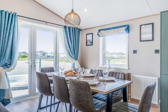 Mallow Lakeside - Home Farm Park Lakeside Retreat, Burgh le Marsh