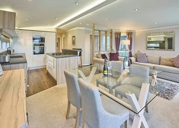 Whistler Deluxe Lodge - Heathergate Boutique Holiday Park, Hexham