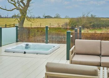 Luxury Spa Lodge - Heathergate Boutique Holiday Park, Hexham