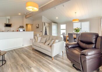 Cherry Lodge - Haystax Holiday Lodges, Knitsley