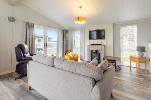 Cherry Lodge - Haystax Holiday Lodges, Knitsley
