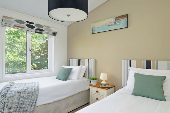 Classic Lodge 2 - Willow Bay Lodge Escape, Holsworthy