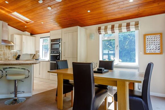 Willow Bay Lodge Escape