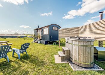 Willow - Headland Escape Glamping, Tenby