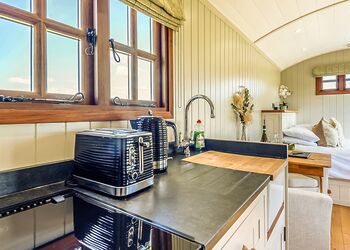 Willow - Headland Escape Glamping, Tenby