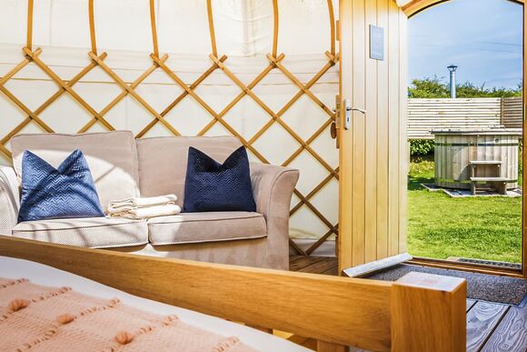 Primrose - Headland Escape Glamping, Tenby