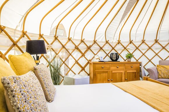 Daisy - Headland Escape Glamping, Tenby