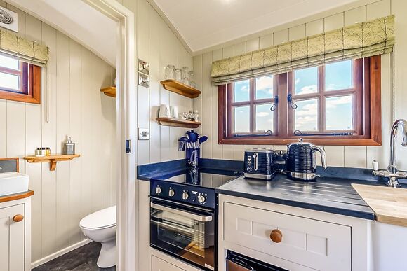 Willow - Headland Escape Glamping, Tenby