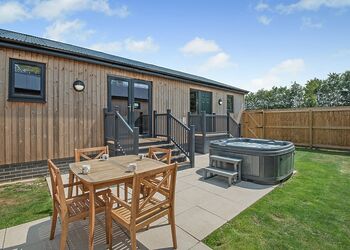 Oak Lodge VIP - The Woods at Herons Mead, Orby