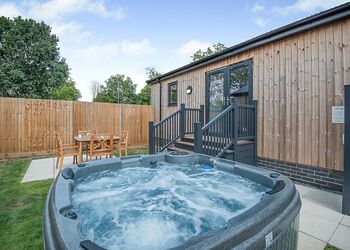 Oak Lodge VIP - The Woods at Herons Mead, Orby