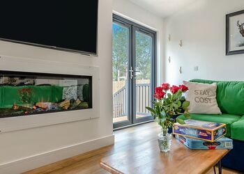 Oak Lodge VIP - The Woods at Herons Mead, Orby