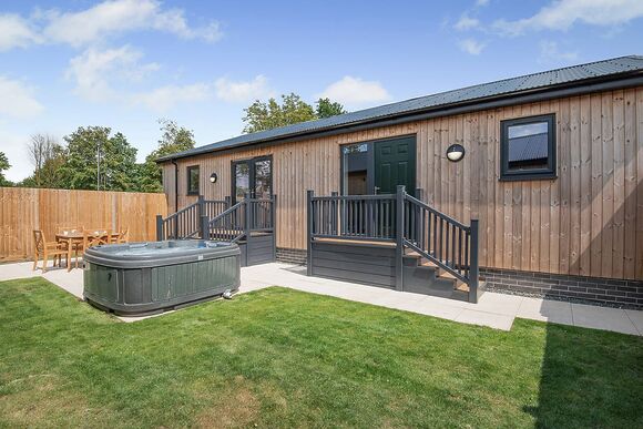 Oak Lodge VIP - The Woods at Herons Mead, Orby