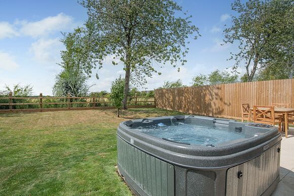 Oak Lodge VIP - The Woods at Herons Mead, Orby