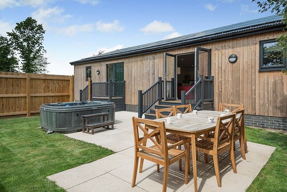 Hawthorn Lodge VIP - The Woods at Herons Mead, Orby
