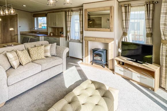 The Amy Johnson Lodge - Holderness Country Park, Tunstall, Nr Hull