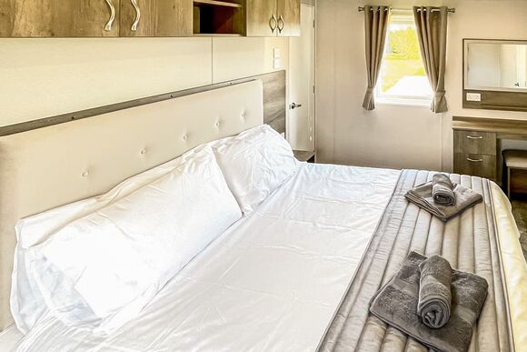 Heaton Lodge - Holderness Country Park, Tunstall, Nr Hull