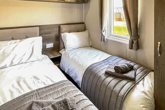 Heaton Lodge - Holderness Country Park, Tunstall, Nr Hull