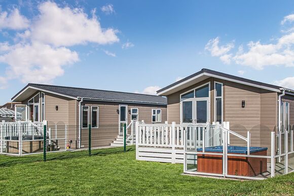 Platinum 2 Bedroom Lodge Hot Tub - Unity Beach, Brean Sands 