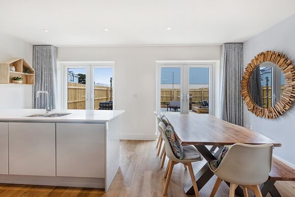 Hengistbury Cottage Pet Friendly - Hoburne Park Cottages, Christchurch