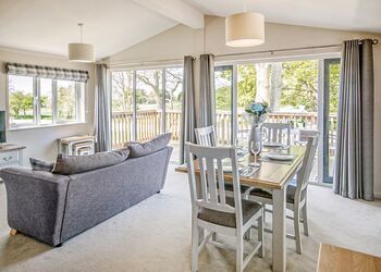 Clavering Lodge - Hawthorn Glen Lodges, Downham Market