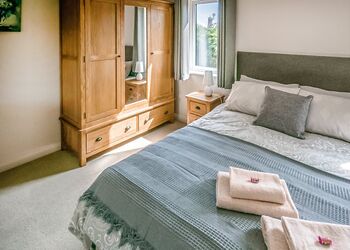 Clavering Lodge - Hawthorn Glen Lodges, Downham Market
