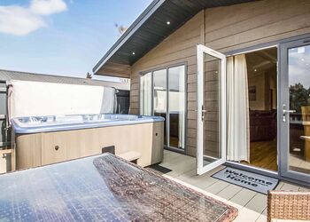 Luxury 4 Hot Tub Lodge (Pet) - Hunters Quay, Hunters Quay, Argyll