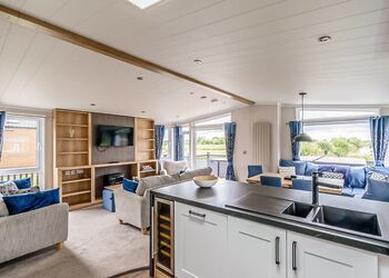 Luxury Lodge Hot Tub (Pet) - Hanworth Country Park, Potterhanworth