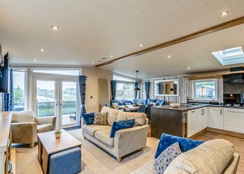 Luxury Lodge Hot Tub (Pet) - Hanworth Country Park, Potterhanworth