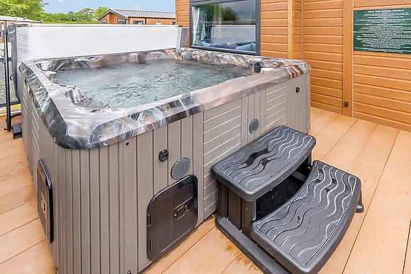 Luxury Lodge Hot Tub Pet 