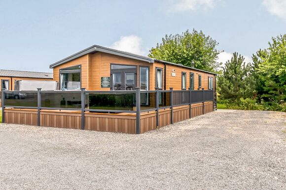 Luxury Lodge Hot Tub (Pet) - Hanworth Country Park, Potterhanworth