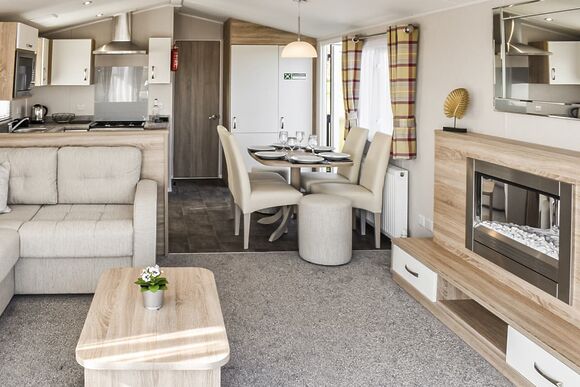 Leisure Lodge Hot Tub (Pet) - Hanworth Country Park, Potterhanworth