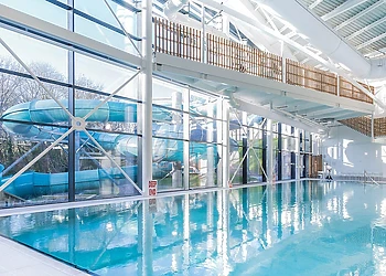 Use of the facilities at nearby ’sister park’ finlake holiday resort 