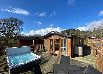 Superior Holiday Home Hot Tub 4 