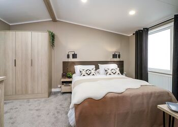 Jura Lodge with Hot Tub - Heads of Ayr Holiday Park, Ayr