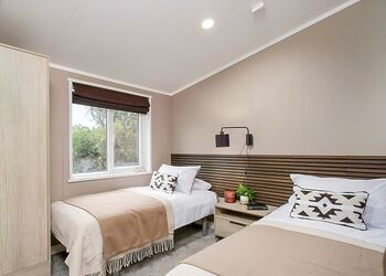 Jura Lodge with Hot Tub - Heads of Ayr Holiday Park, Ayr