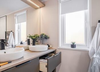 Jura Lodge with Hot Tub - Heads of Ayr Holiday Park, Ayr