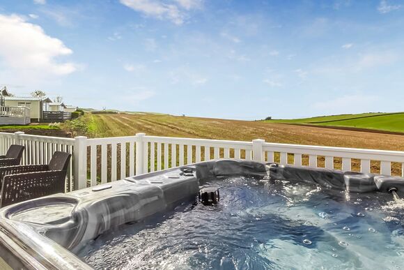 Jura Lodge with Hot Tub - Heads of Ayr Holiday Park, Ayr