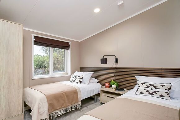 Jura Lodge with Hot Tub - Heads of Ayr Holiday Park, Ayr